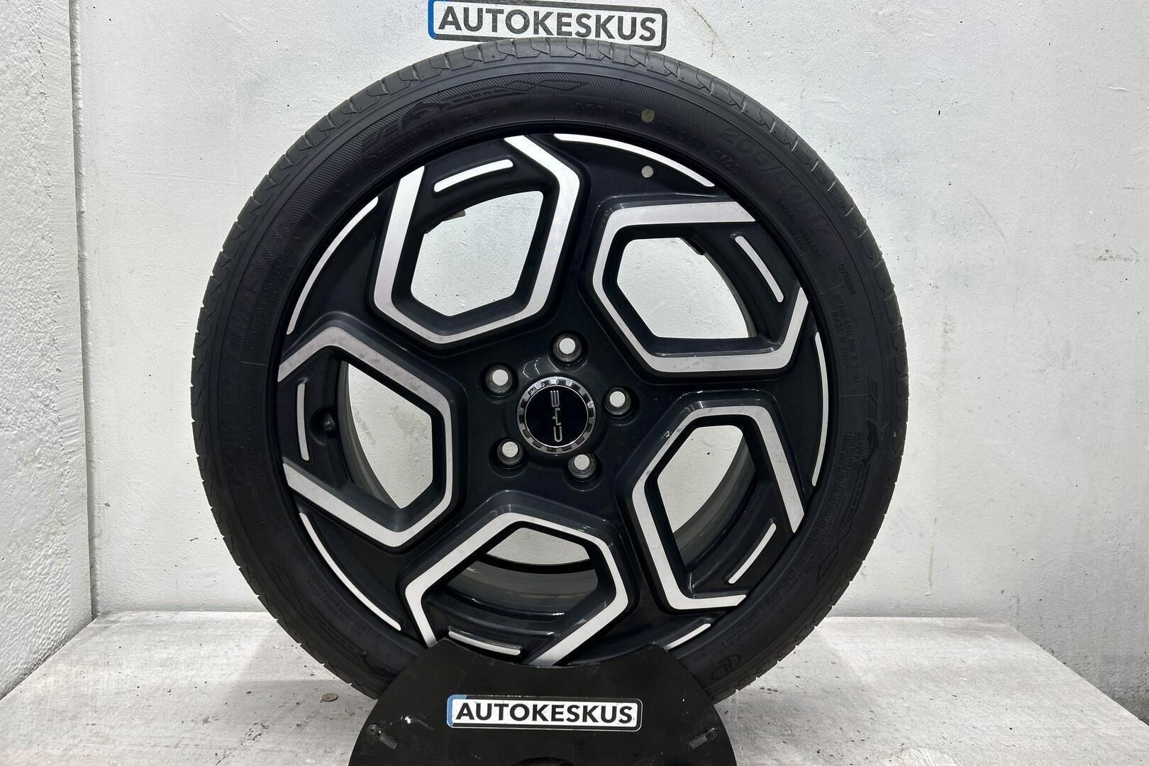 BYD Dolphin iso kuva 13