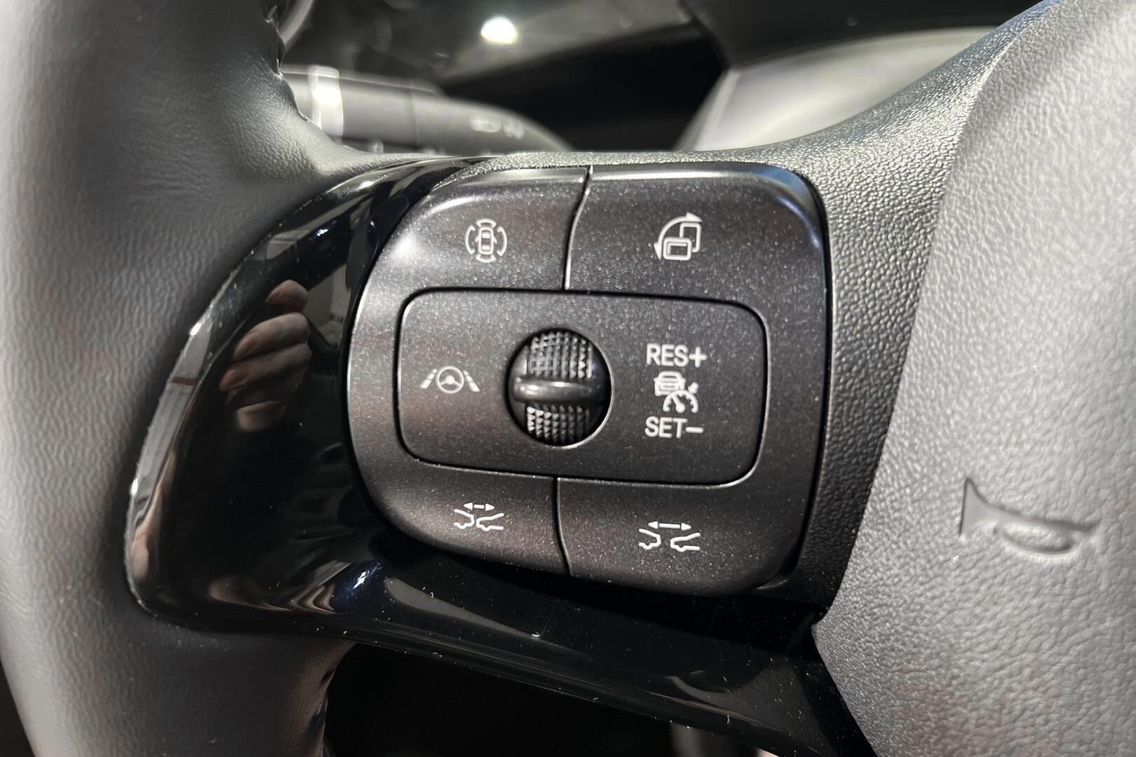 BYD Dolphin iso kuva 15
