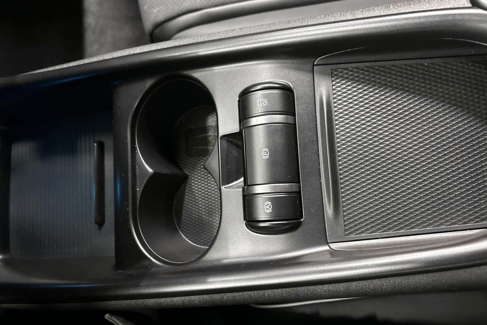 BYD Dolphin iso kuva 18