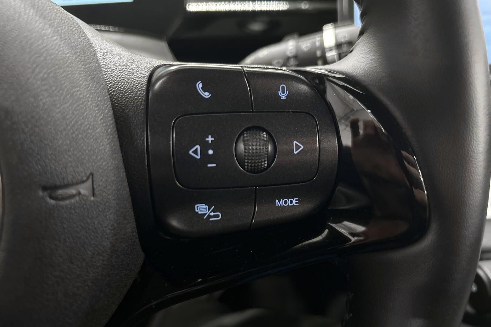 BYD Dolphin iso kuva 19