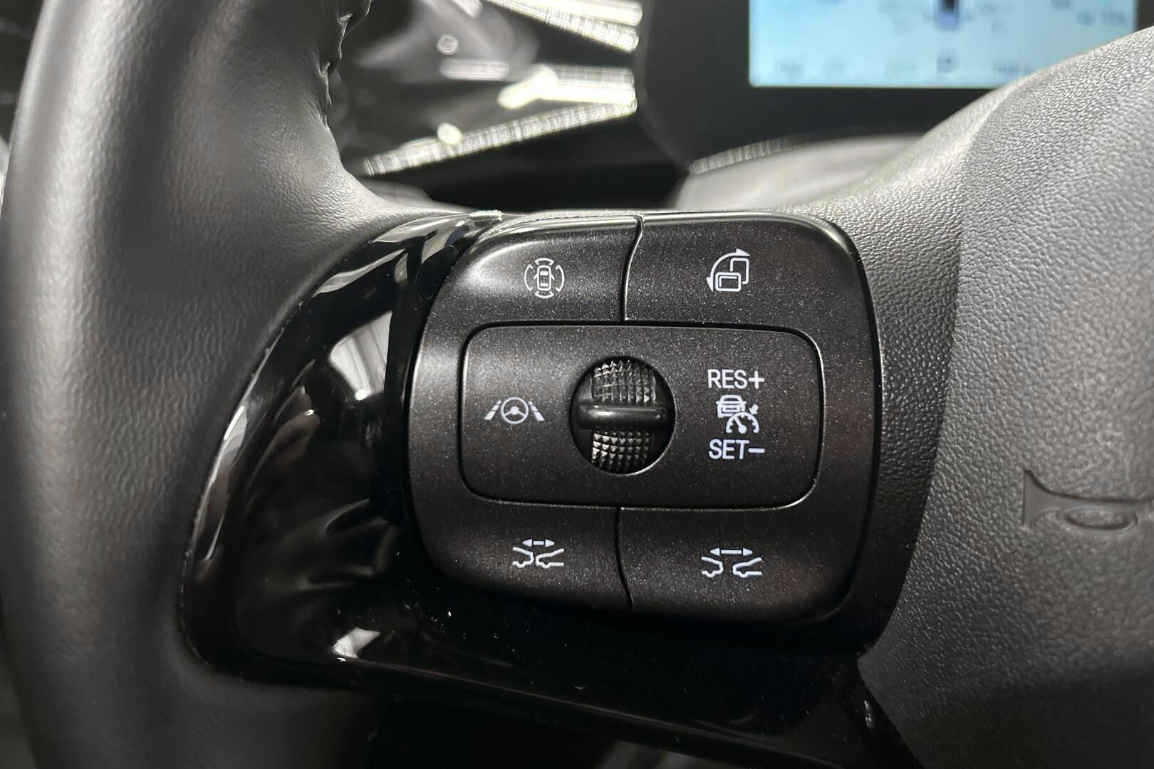 BYD Dolphin iso kuva 20