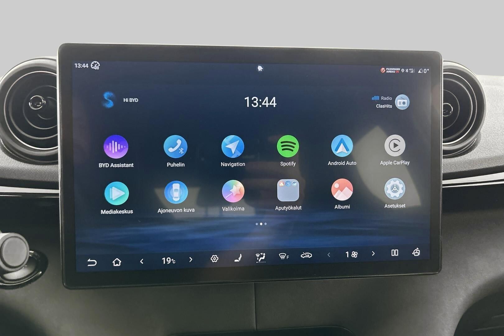 BYD Dolphin iso kuva 16
