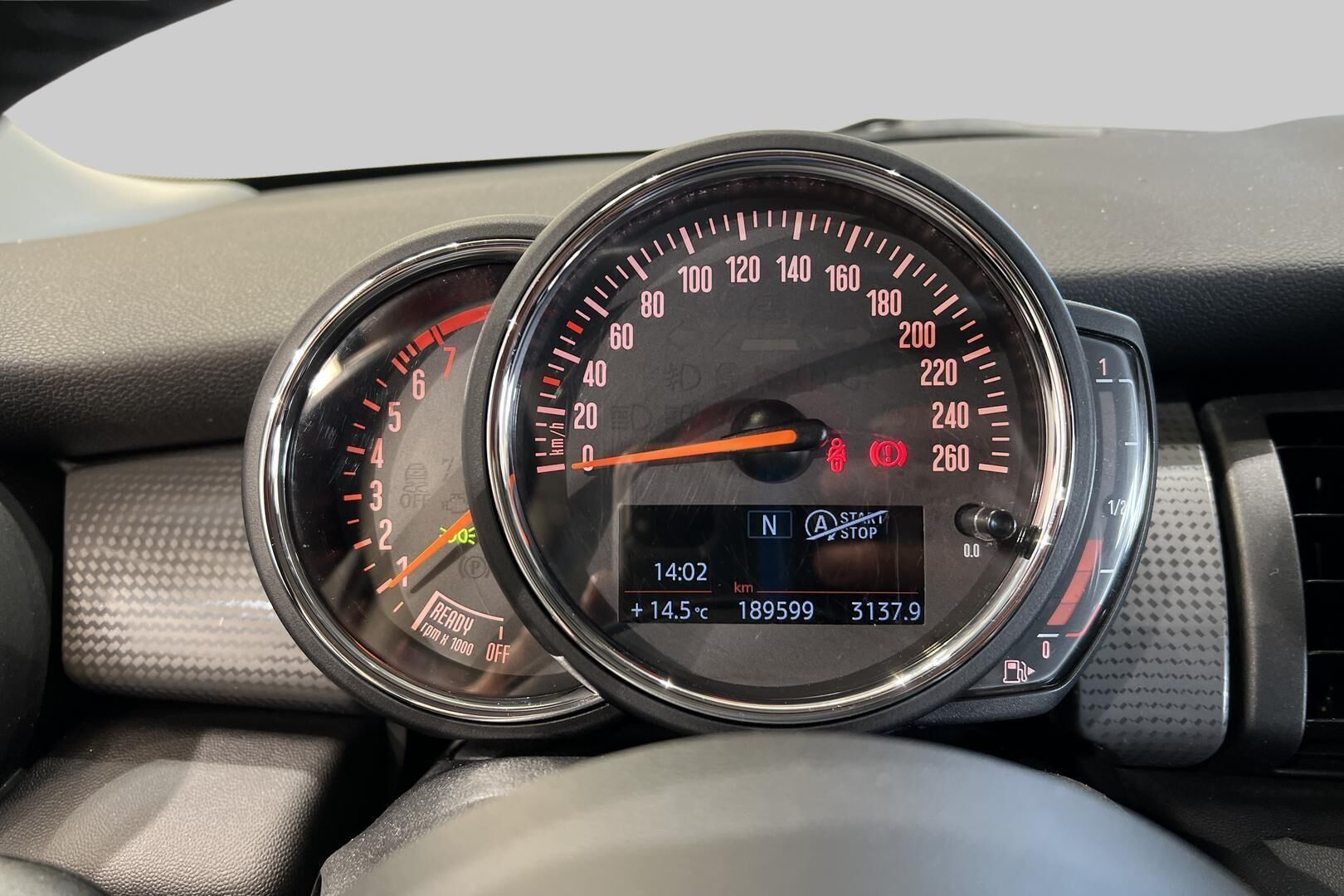 MINI Hatchback iso kuva 14