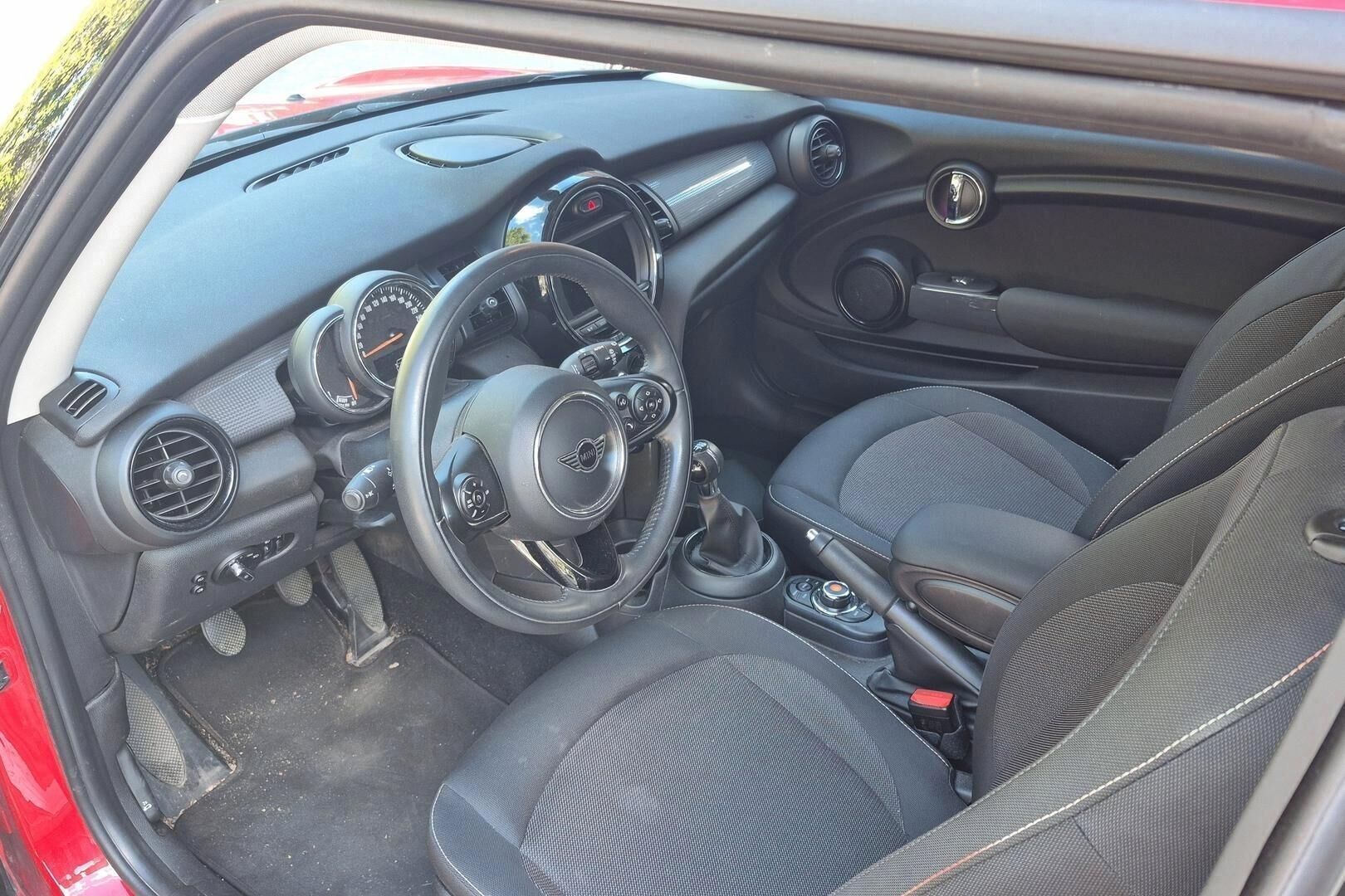 MINI Hatchback iso kuva 2