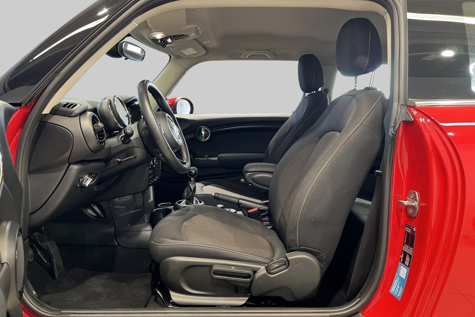 MINI Hatchback iso kuva 7