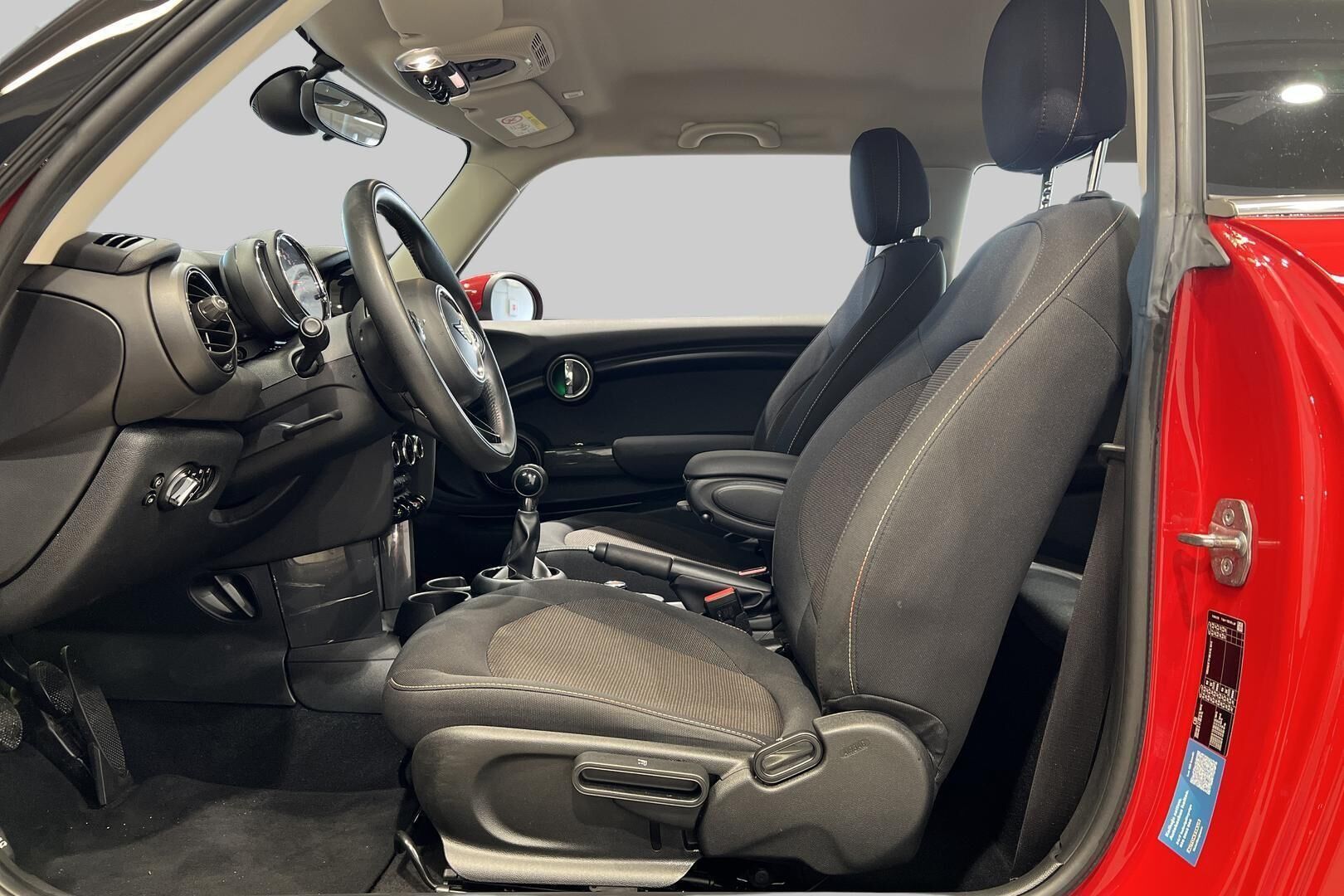 MINI Hatchback iso kuva 9
