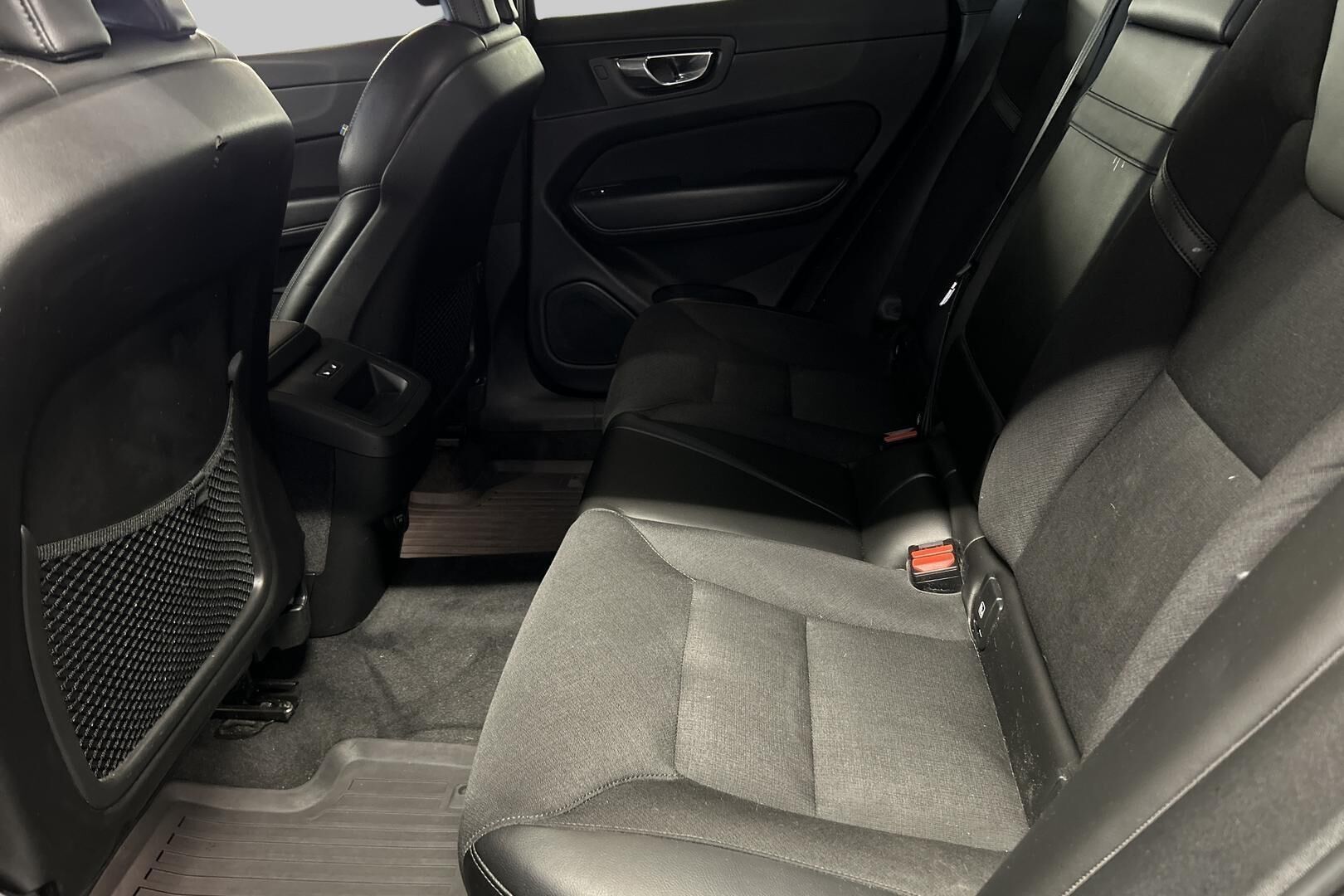 Volvo XC60 iso kuva 10