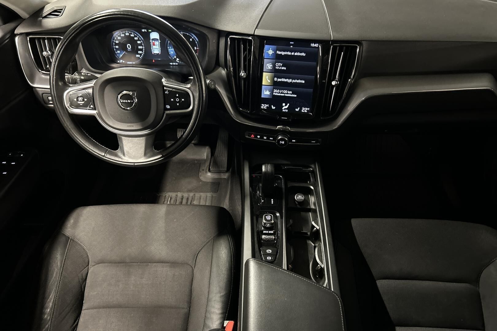 Volvo XC60 iso kuva 11