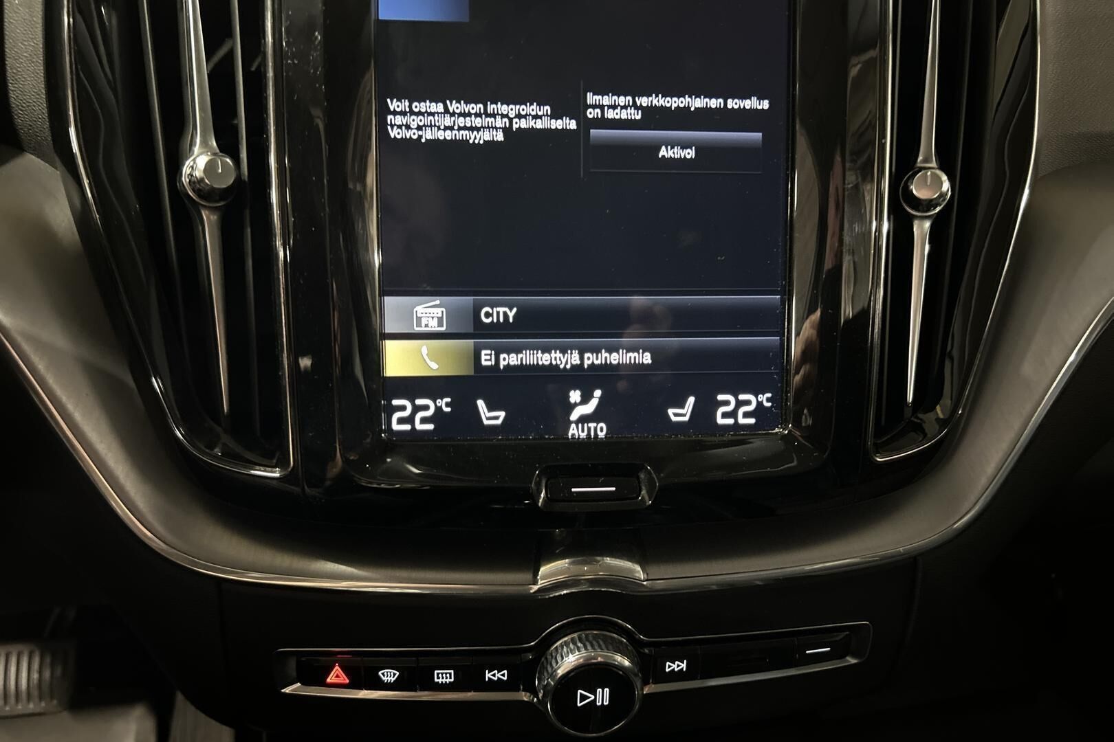 Volvo XC60 iso kuva 17