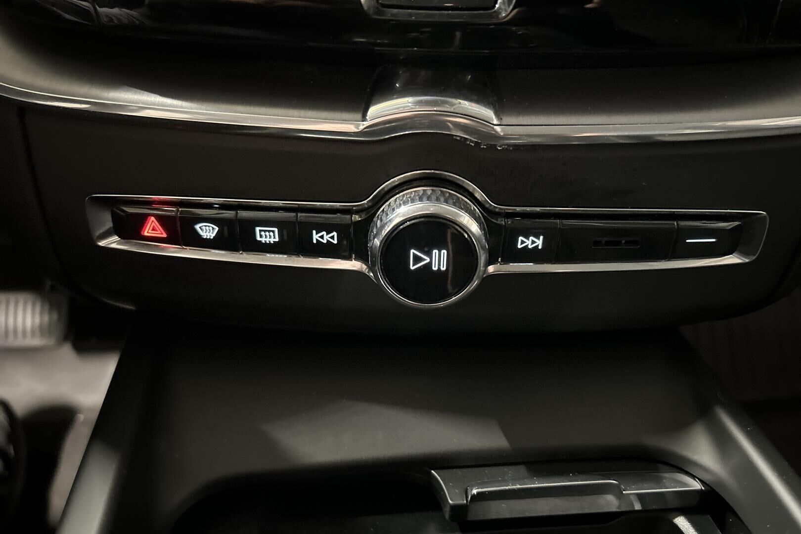 Volvo XC60 iso kuva 18