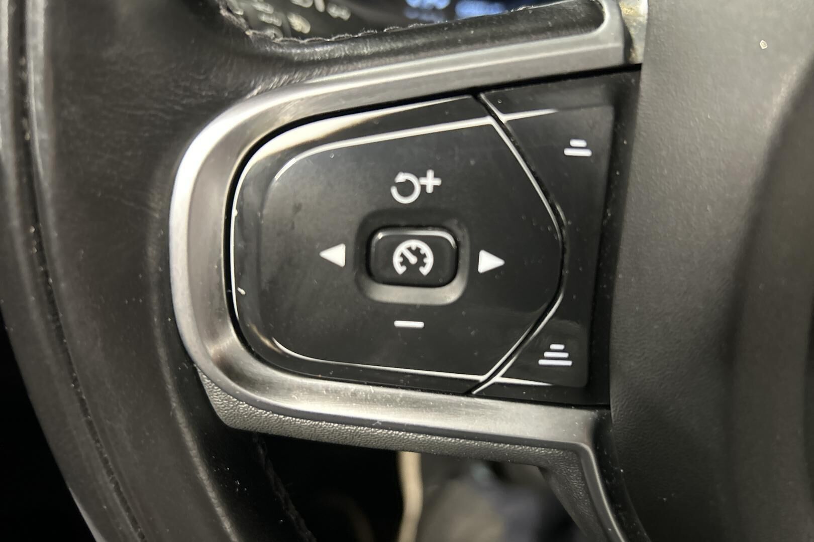 Volvo XC60 iso kuva 21