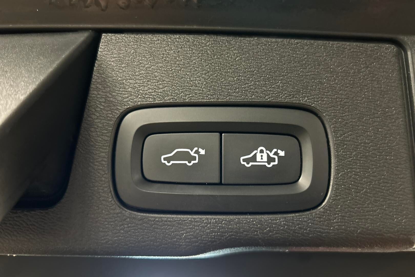 Volvo XC60 iso kuva 29