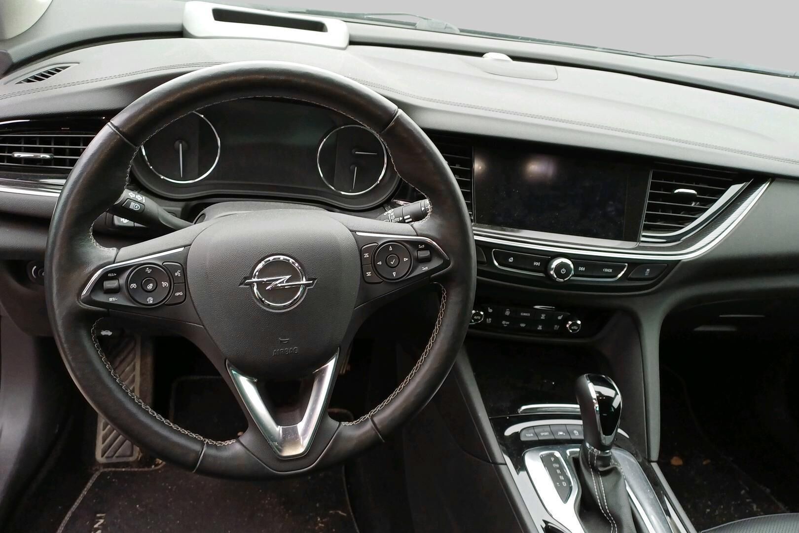 Opel Insignia iso kuva 2