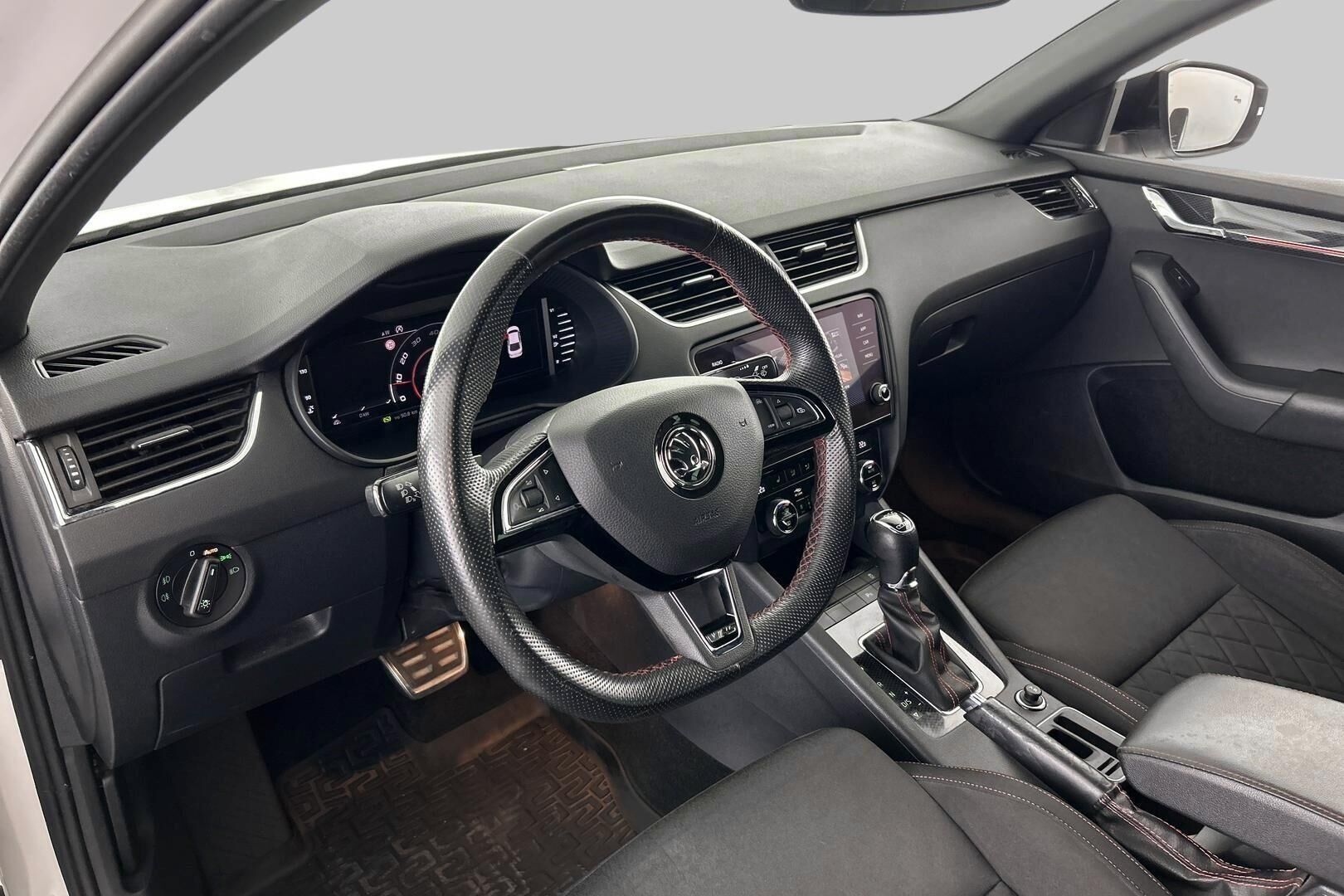 Skoda Octavia iso kuva 7