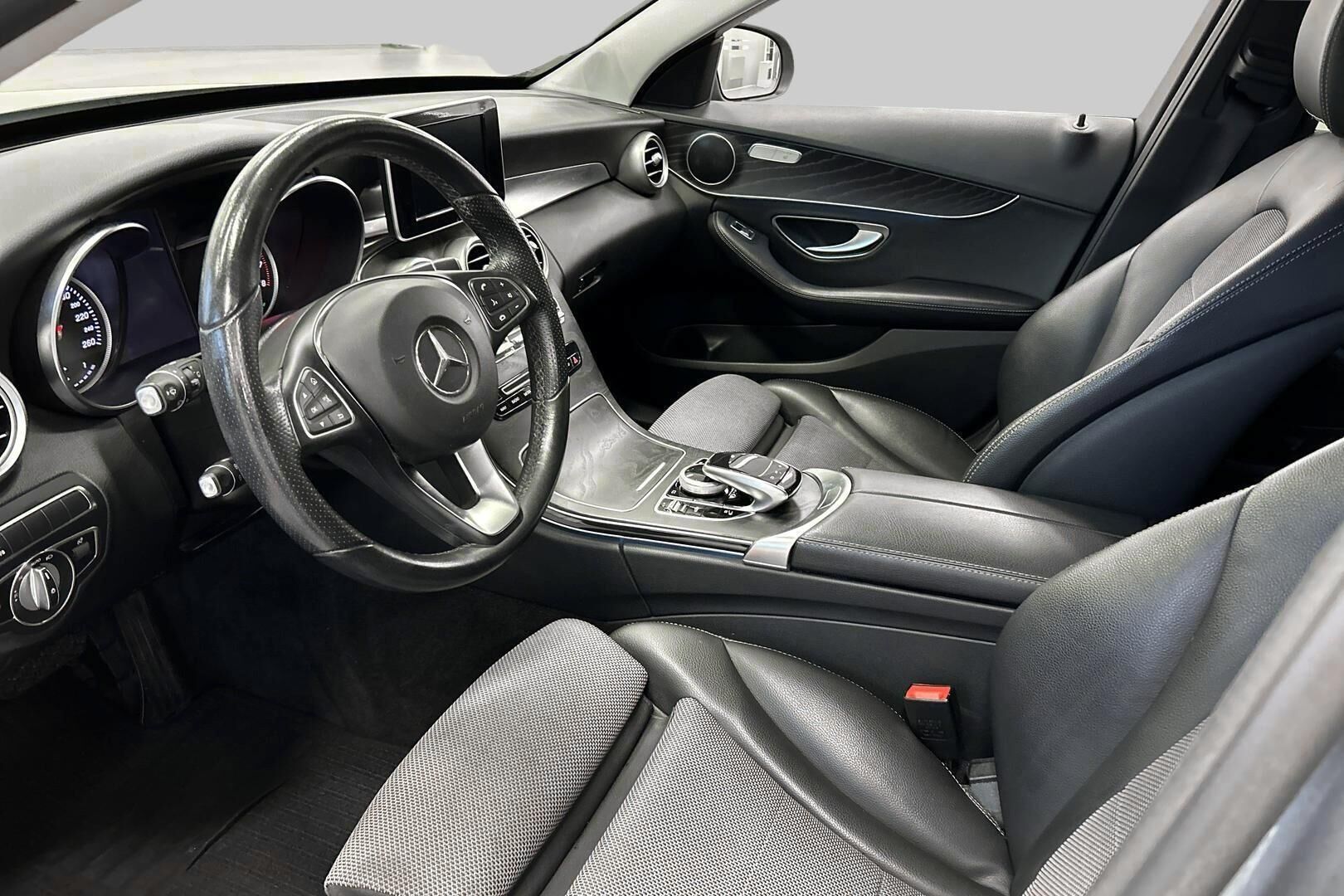 Mercedes-Benz C iso kuva 10