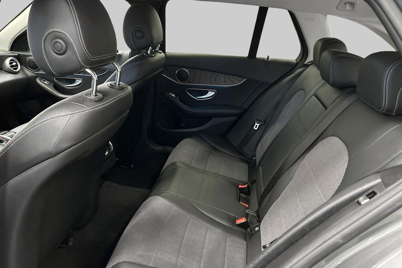 Mercedes-Benz C iso kuva 11