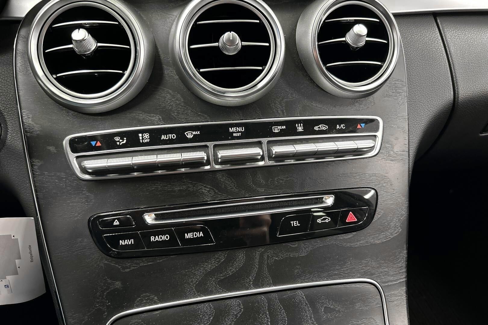 Mercedes-Benz C iso kuva 23