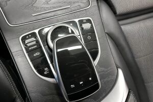 Mercedes-Benz C esikatselu 23