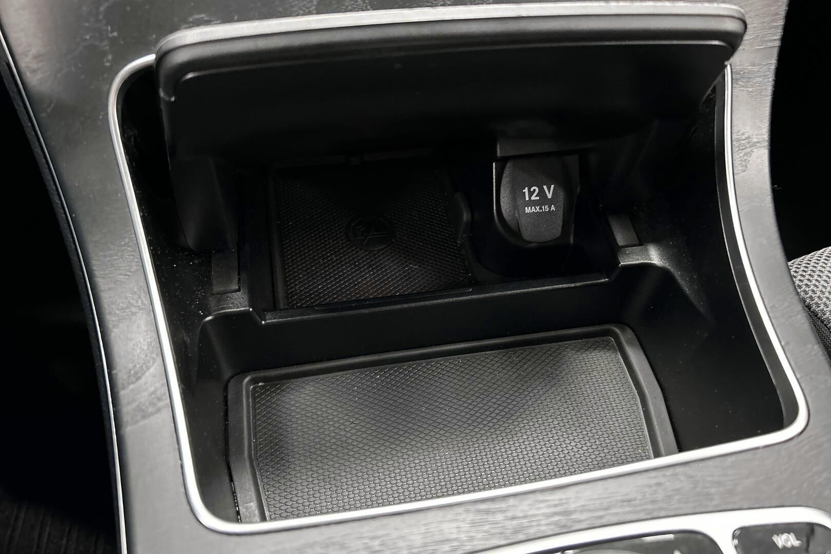 Mercedes-Benz C iso kuva 24