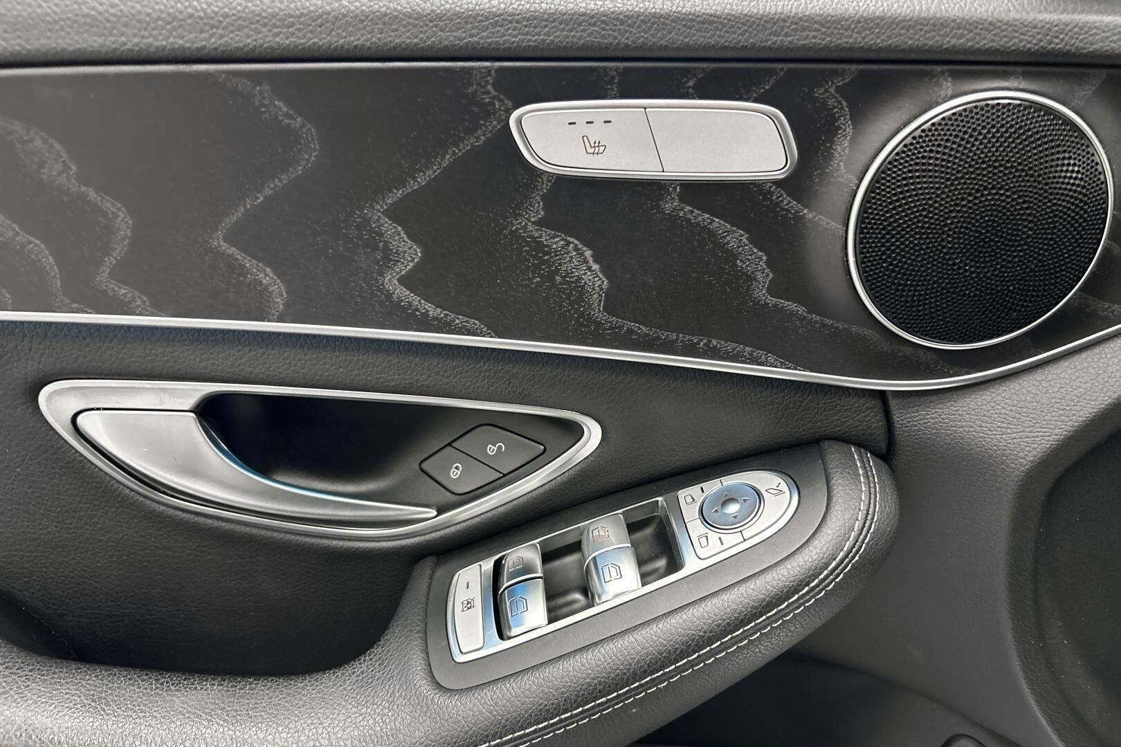 Mercedes-Benz C iso kuva 28