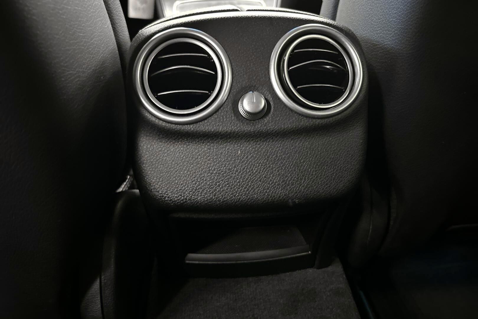 Mercedes-Benz C iso kuva 30