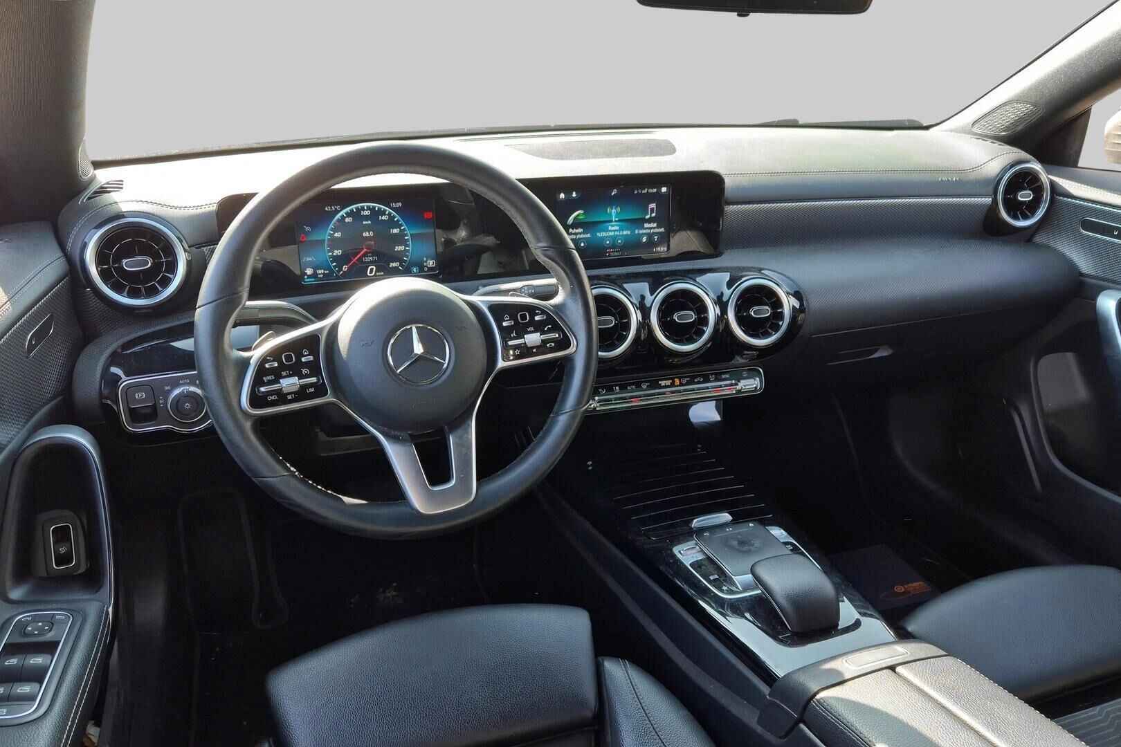 Mercedes-Benz CLA iso kuva 2
