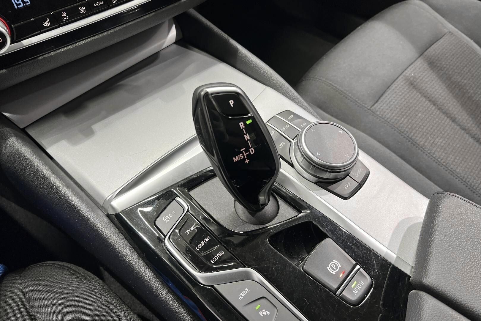 BMW 5-SARJA iso kuva 17