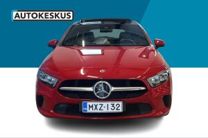 Mercedes-Benz A esikatselu 2