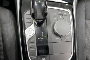 BMW 3-SARJA esikatselu 22