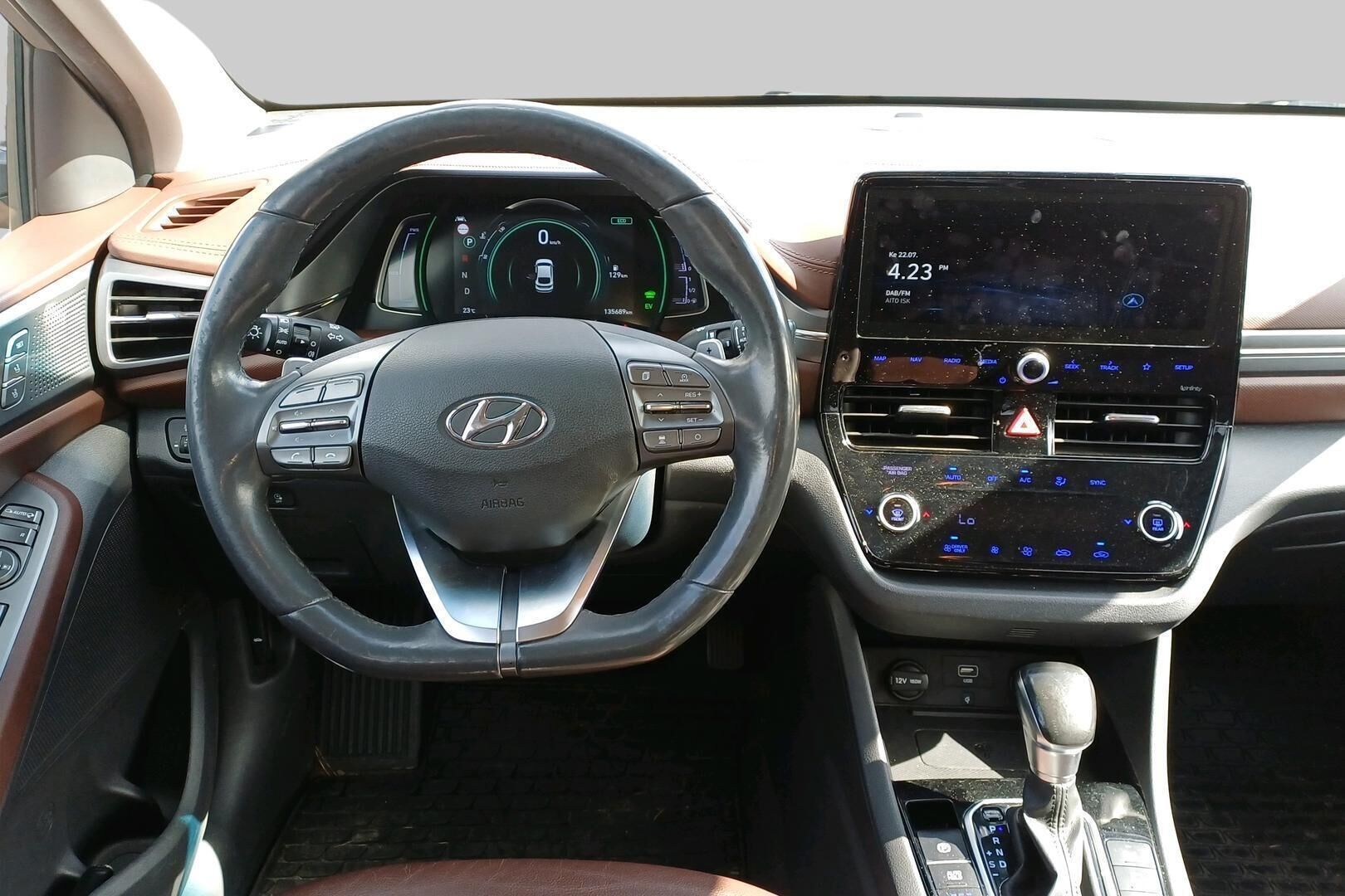 Hyundai IONIQ plug-in iso kuva 2