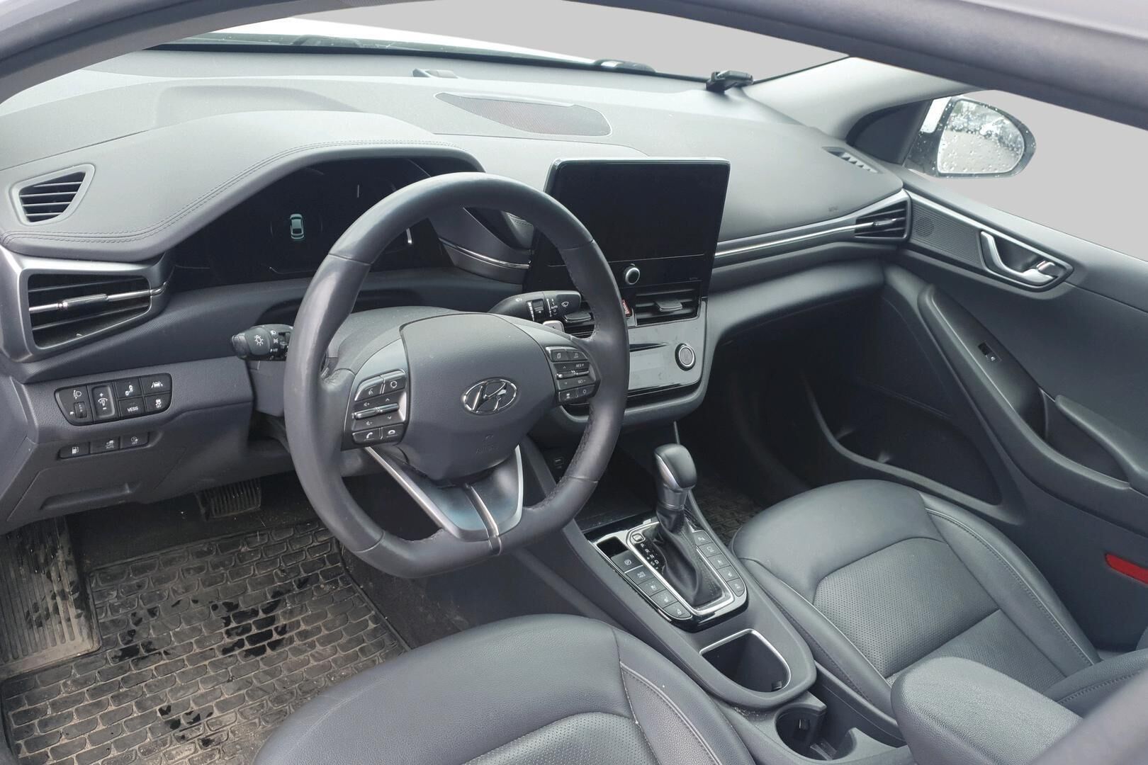 Hyundai IONIQ plug-in iso kuva 2