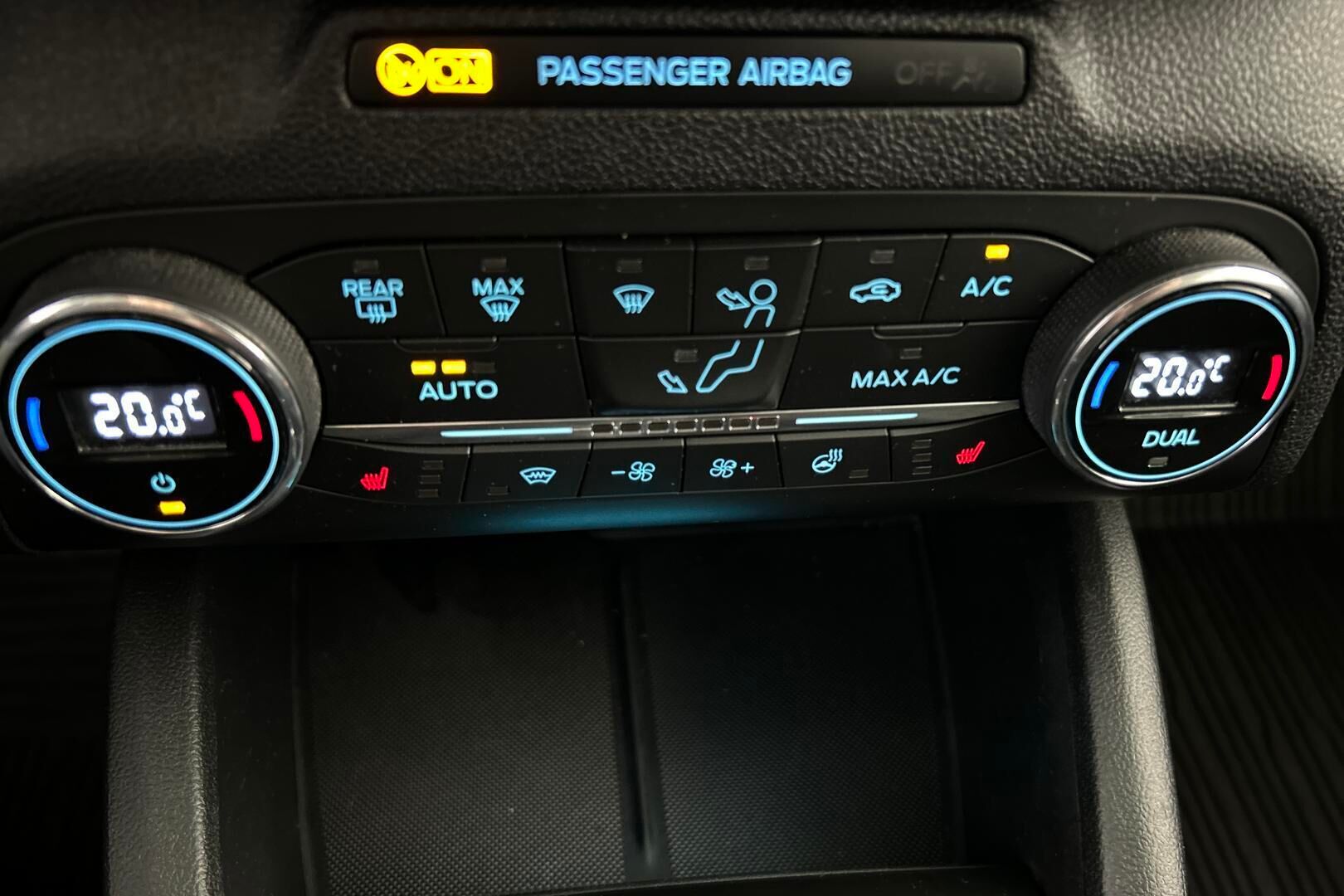 Ford Focus iso kuva 16