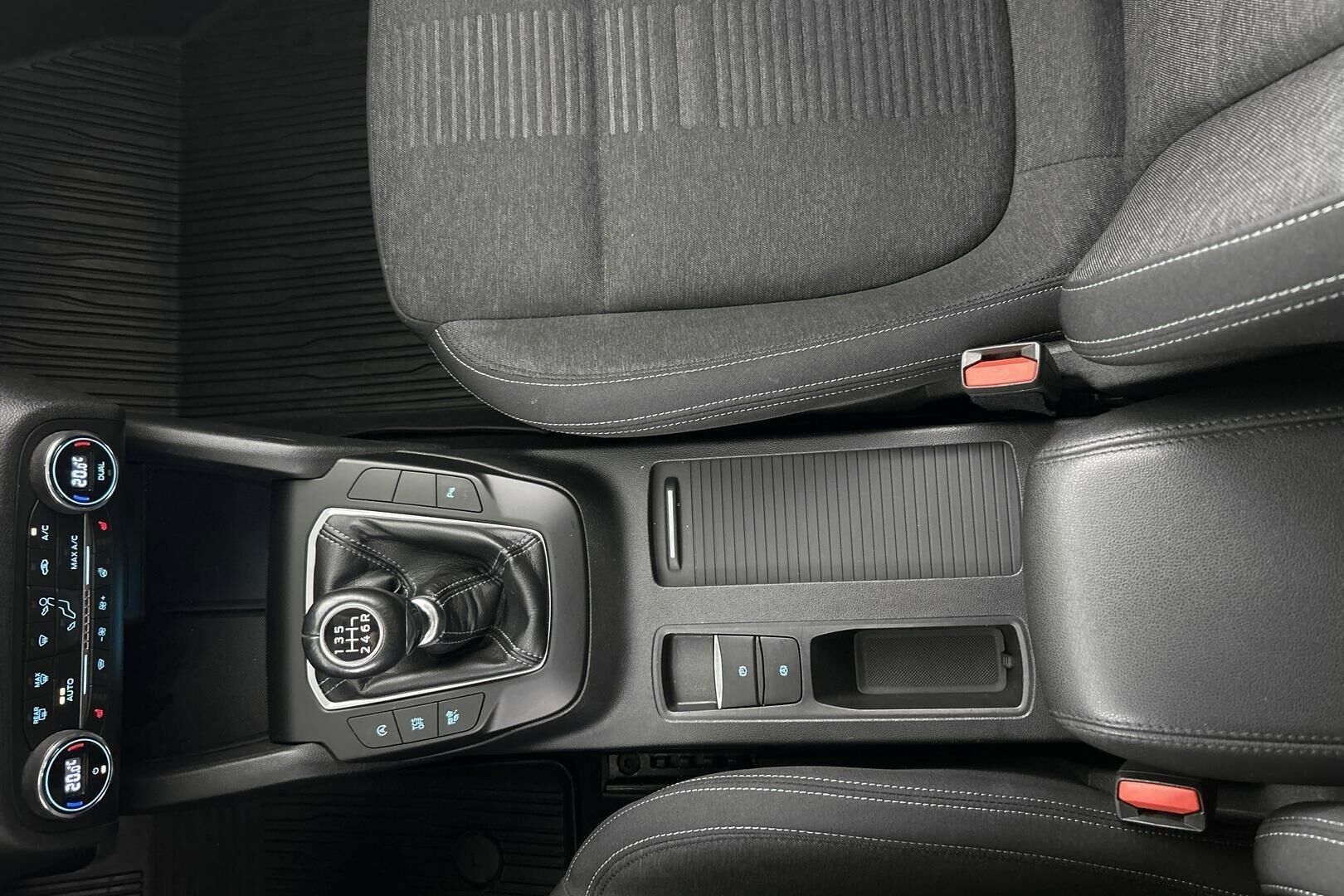 Ford Focus iso kuva 18