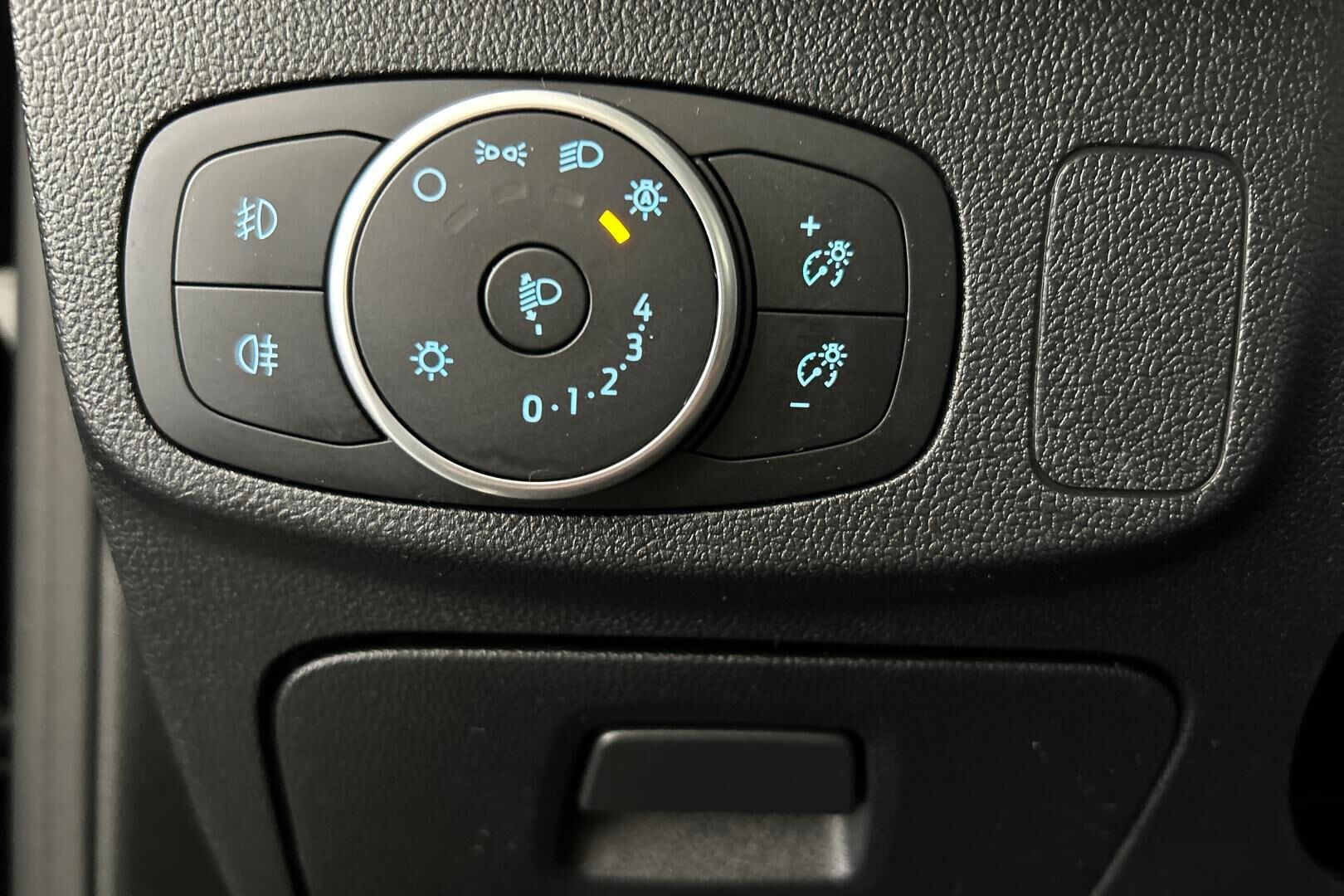 Ford Focus iso kuva 21