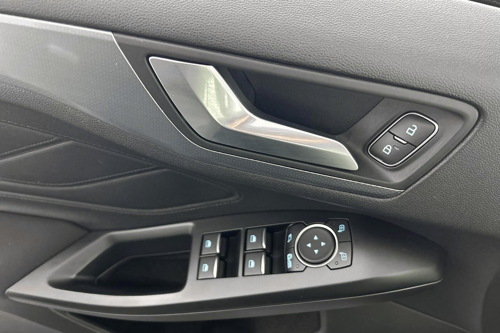 Ford Focus iso kuva 22