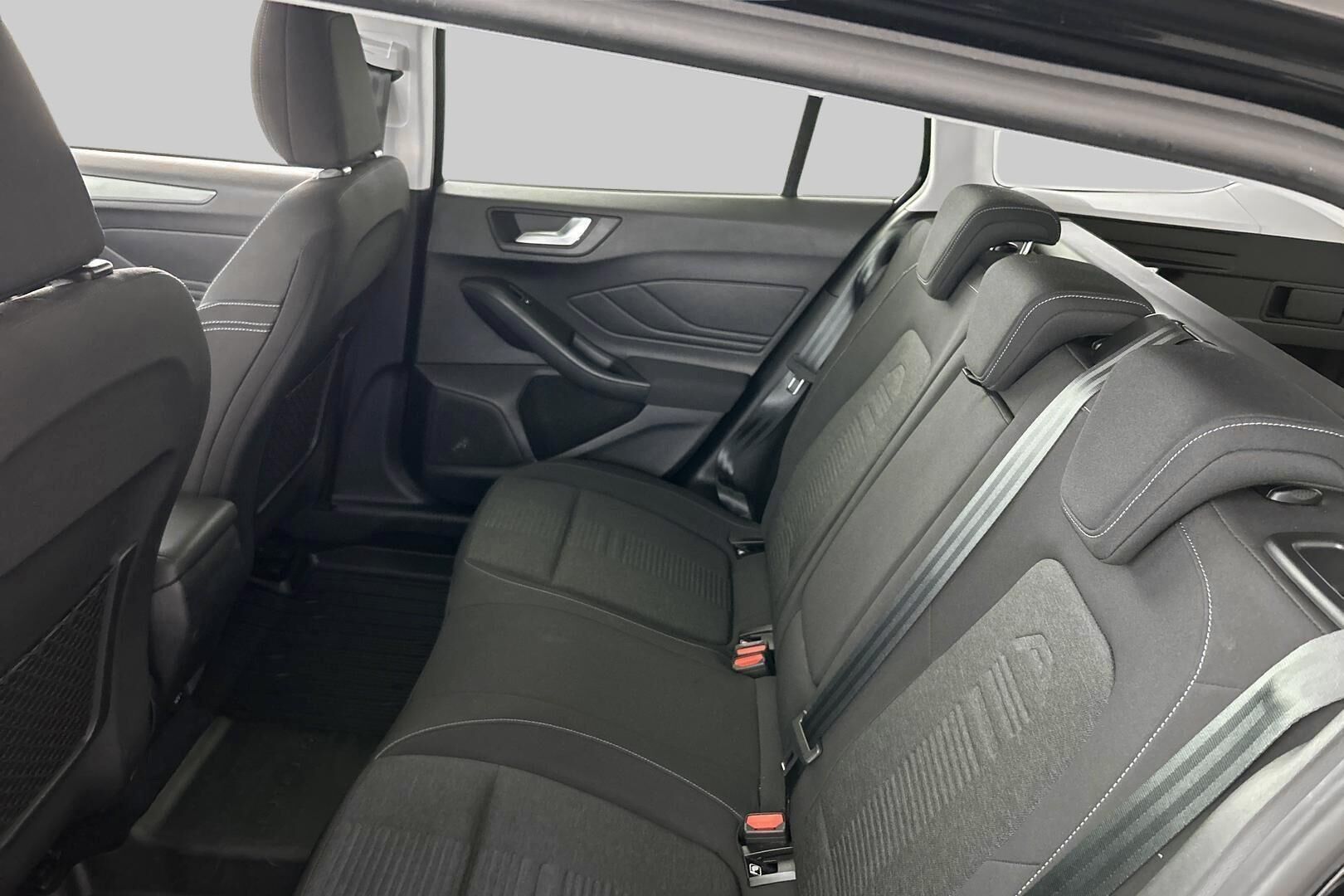 Ford Focus iso kuva 24