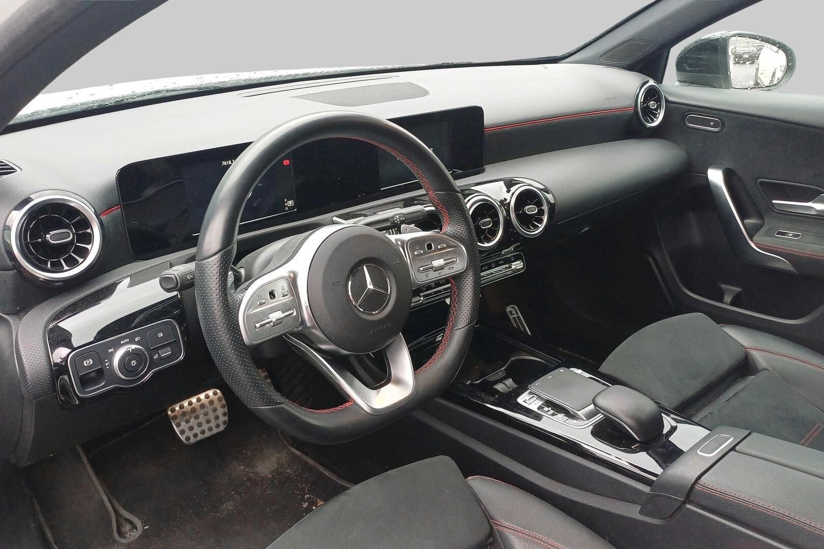 Mercedes-Benz A iso kuva 2