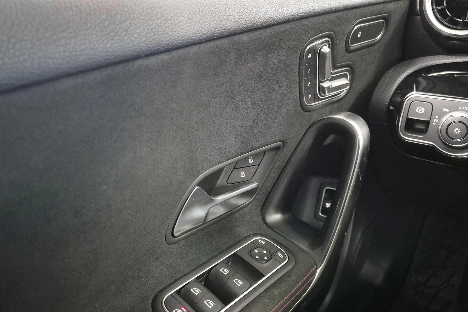 Mercedes-Benz A iso kuva 17