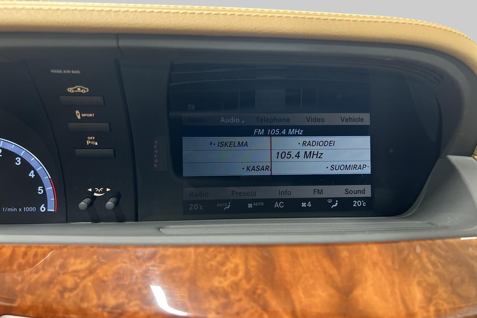 Mercedes-Benz S iso kuva 15