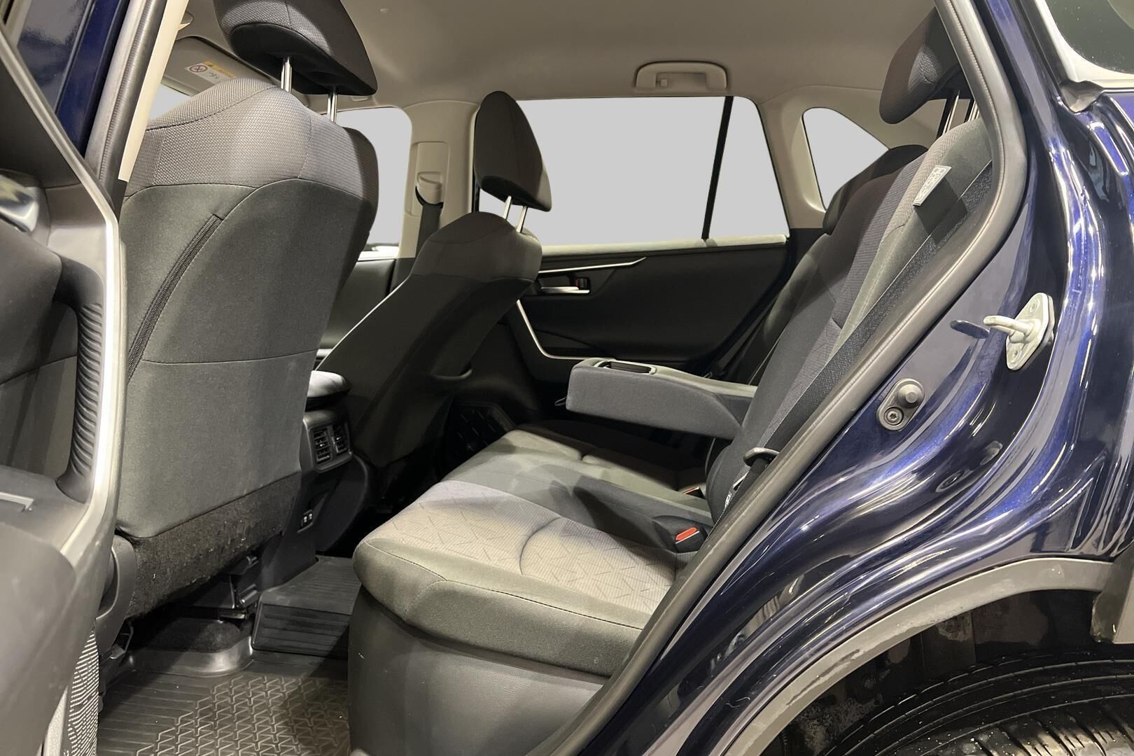 Toyota RAV4 iso kuva 10