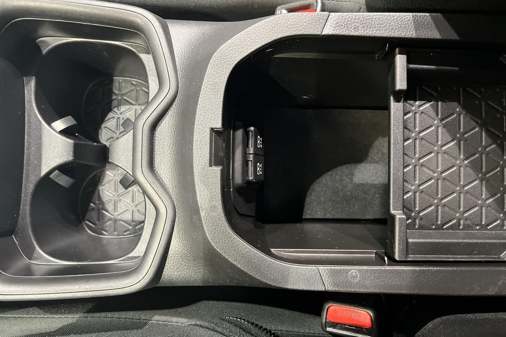 Toyota RAV4 iso kuva 21