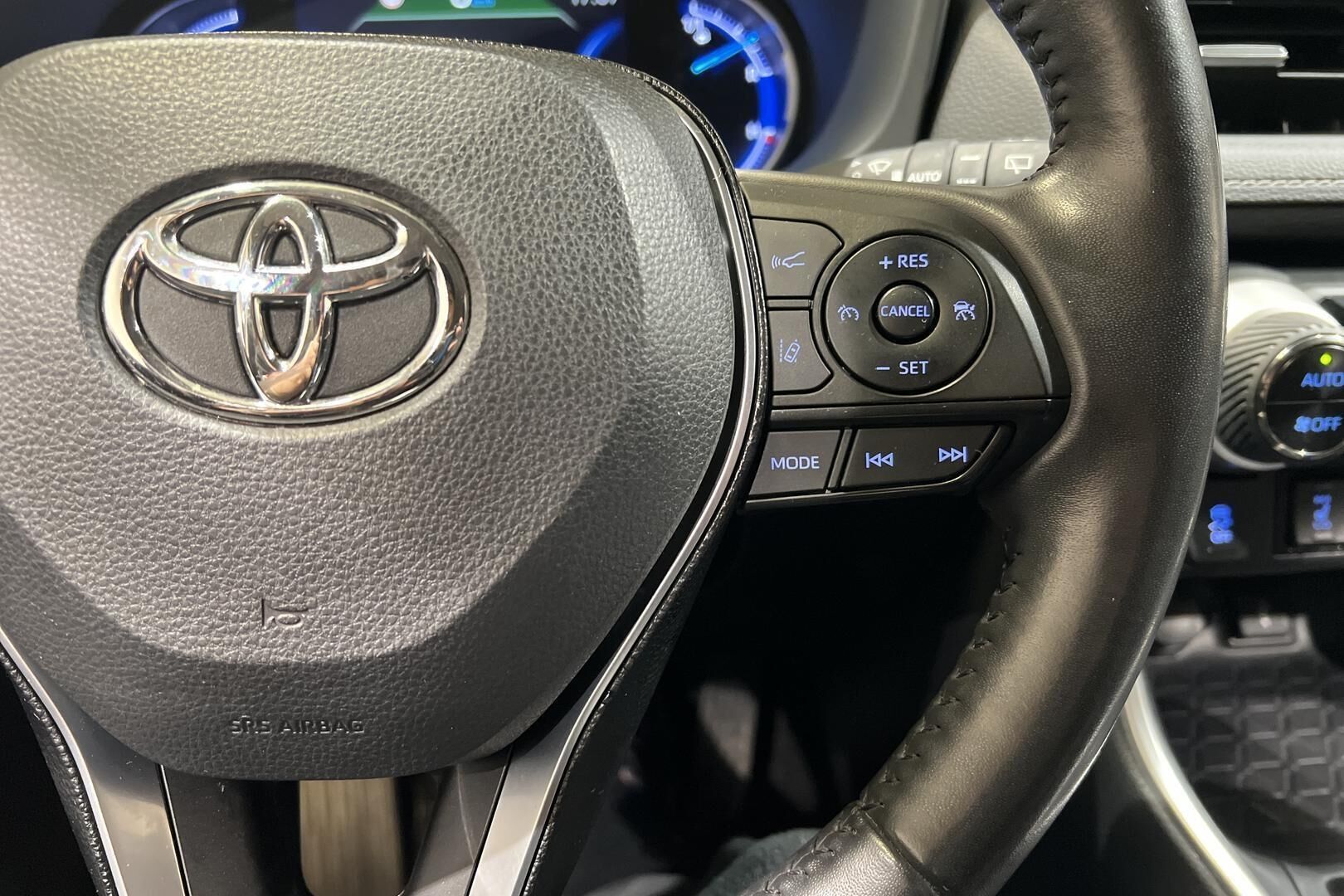 Toyota RAV4 iso kuva 22