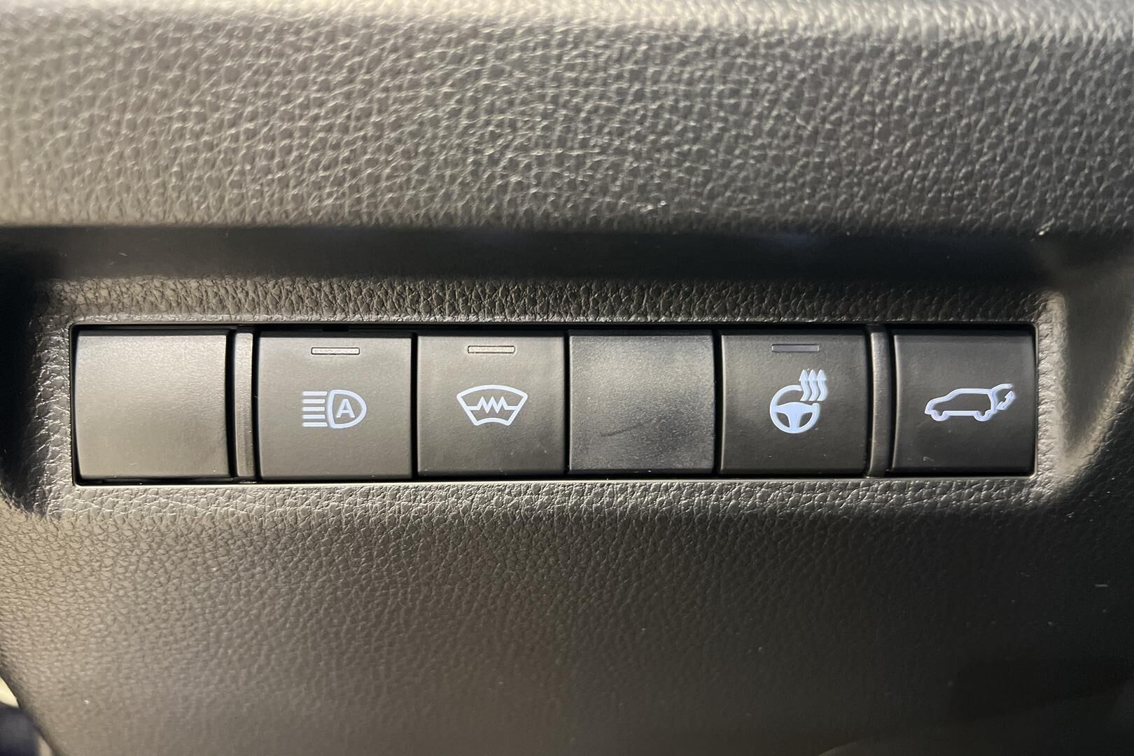 Toyota RAV4 iso kuva 24