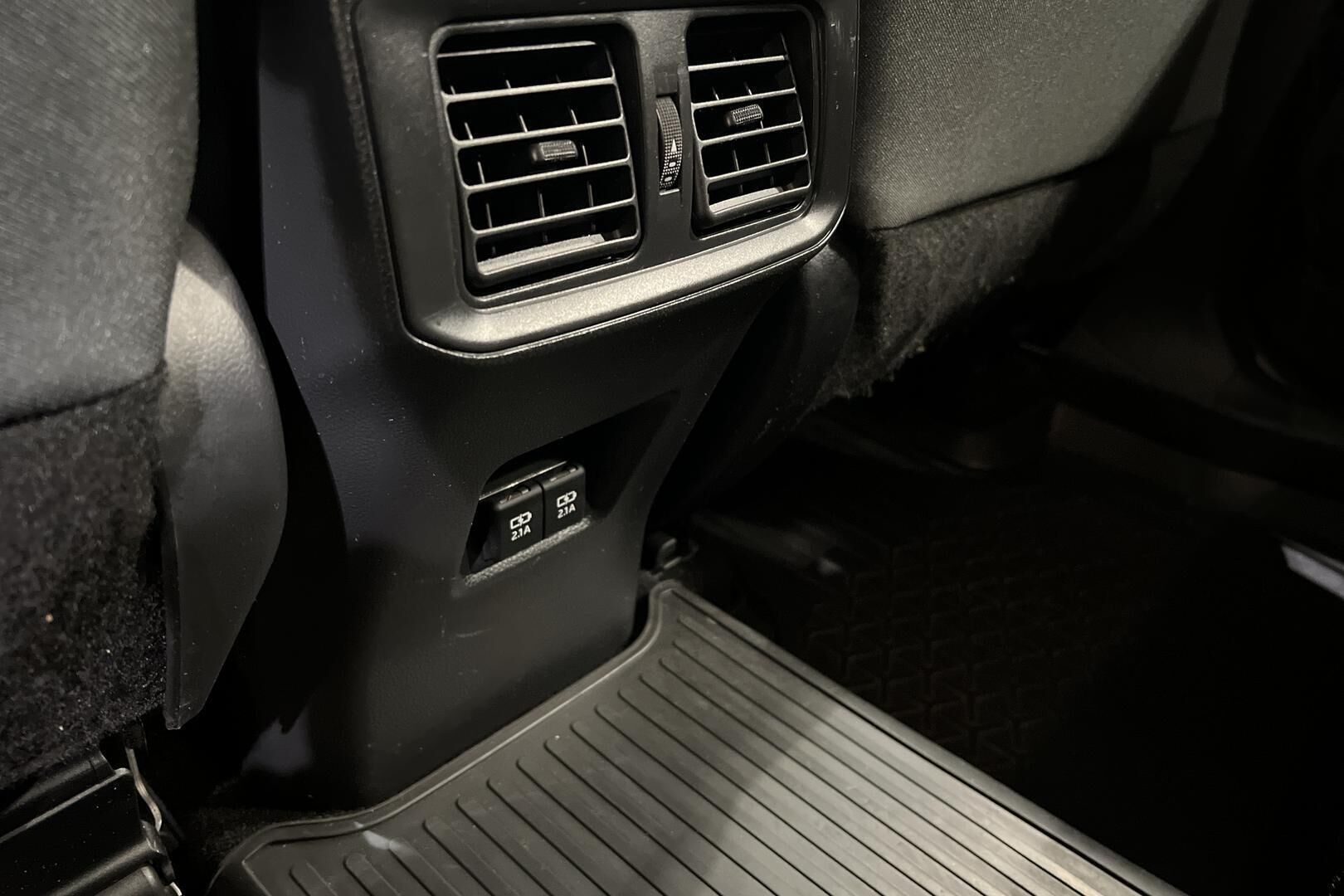 Toyota RAV4 iso kuva 26