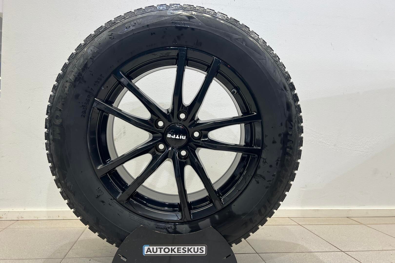 Toyota RAV4 iso kuva 28