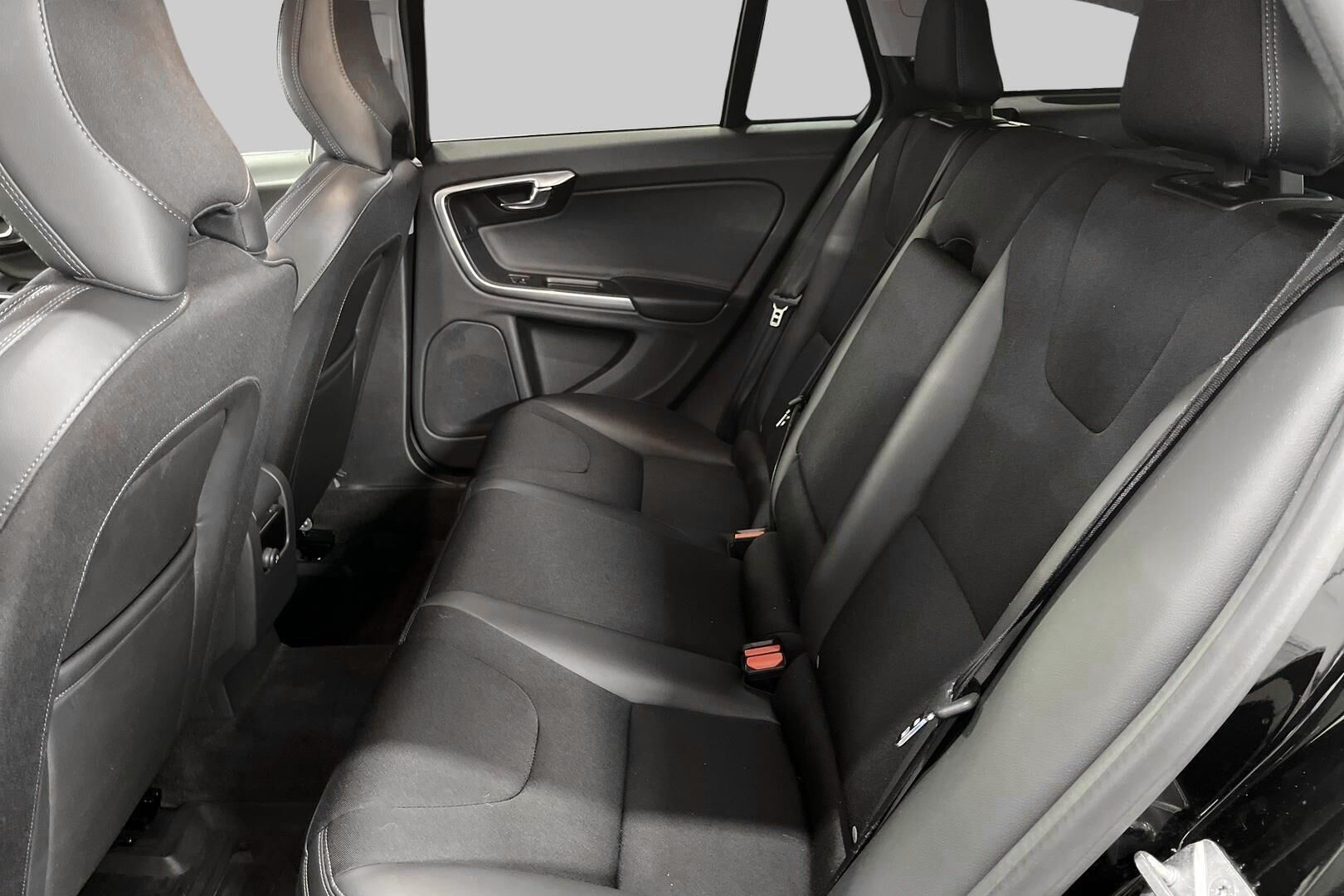 Volvo V60 iso kuva 8
