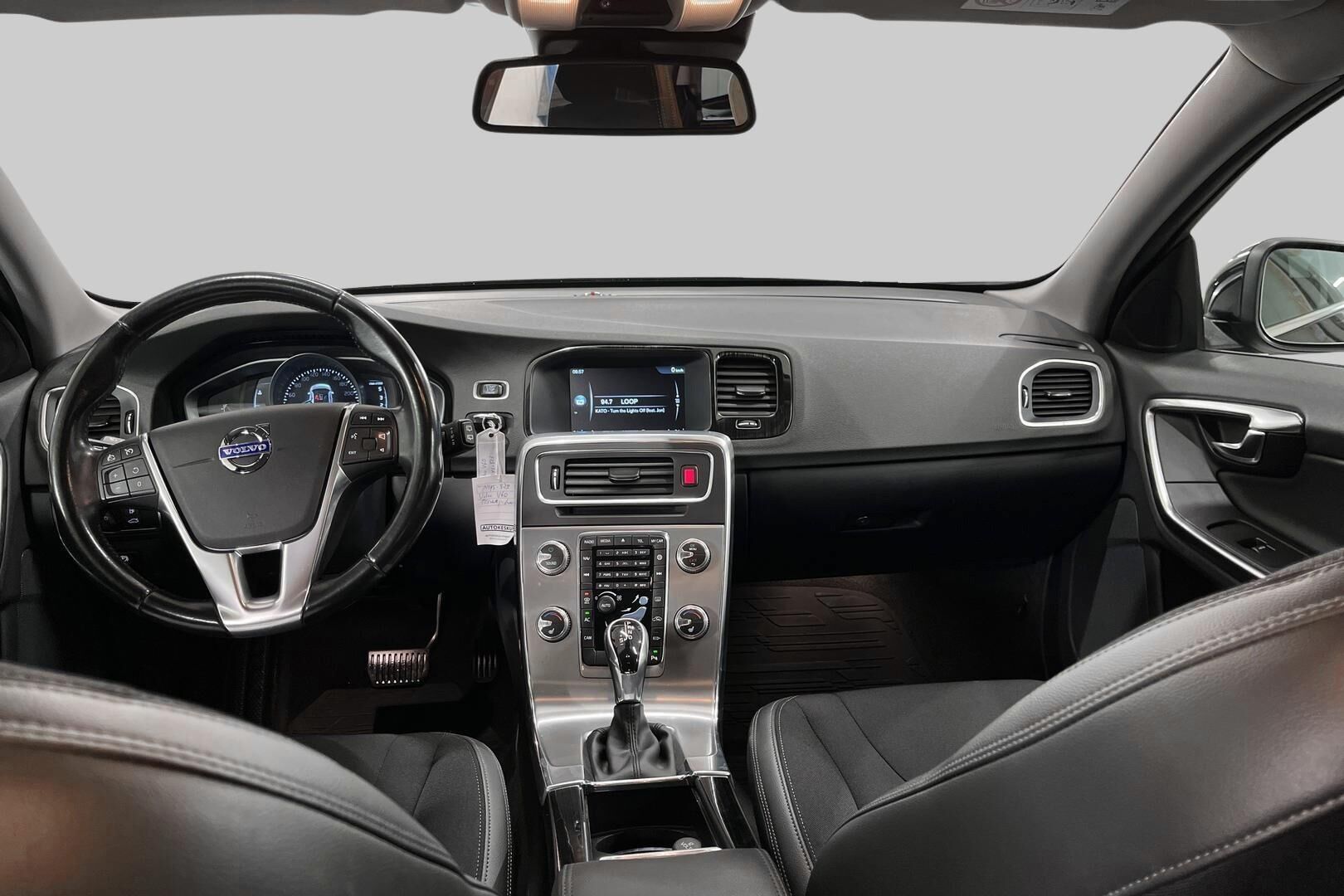 Volvo V60 iso kuva 17