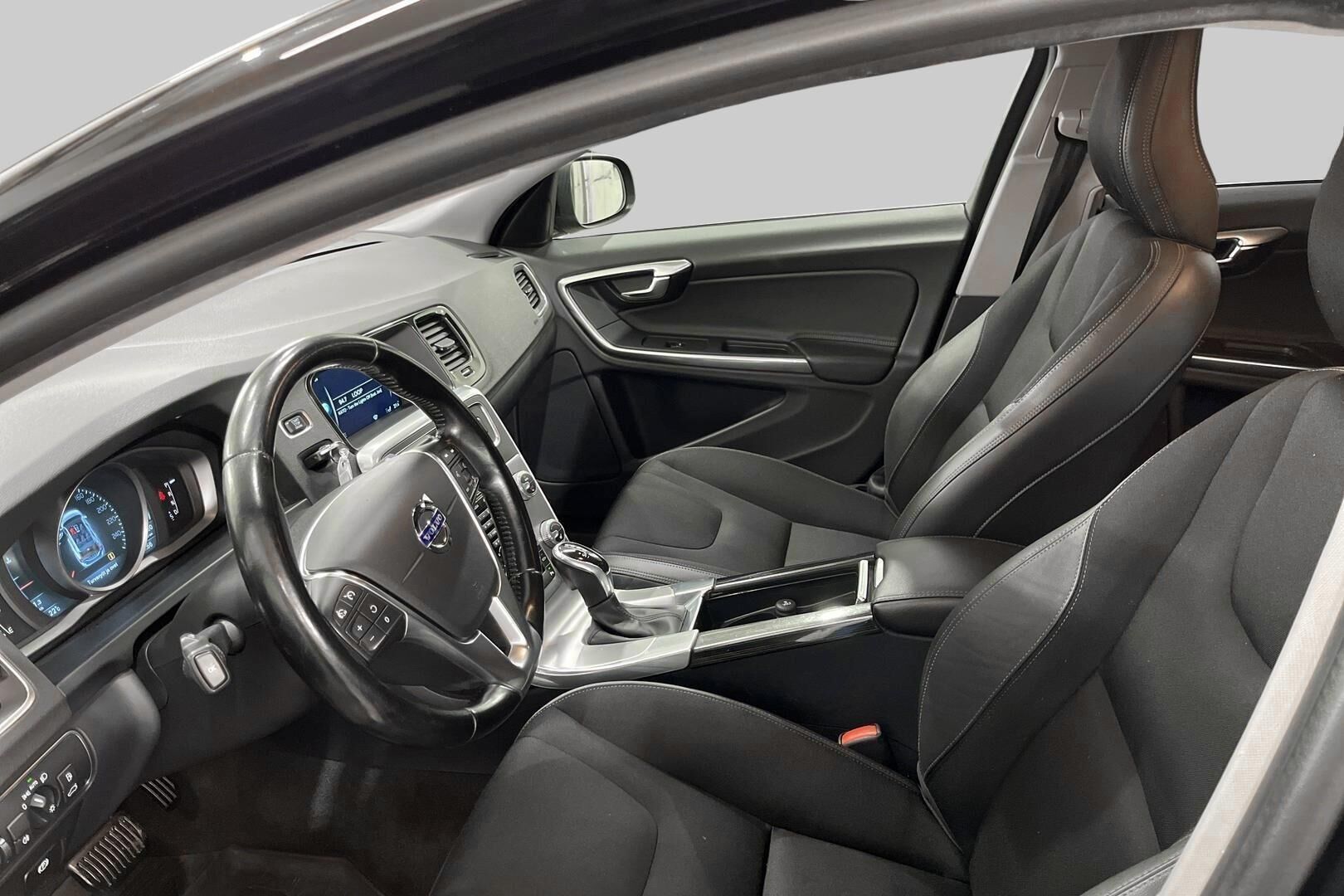 Volvo V60 iso kuva 7
