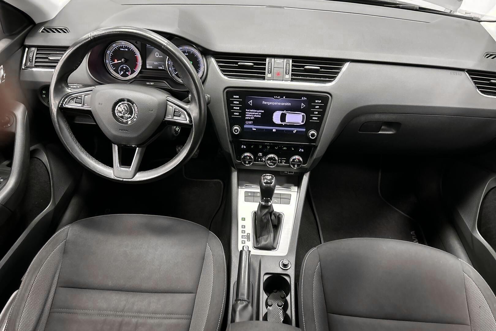 Skoda Octavia iso kuva 11