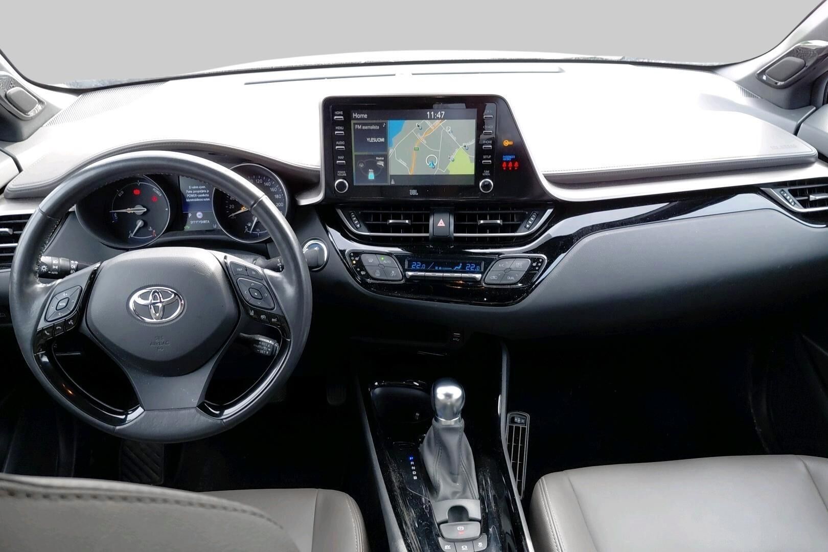 Toyota C-HR iso kuva 1